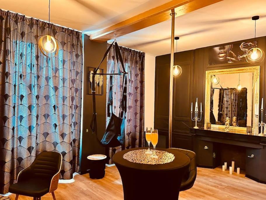 Love Room « L'Etreinte Doree » Illiers-Combray المظهر الخارجي الصورة