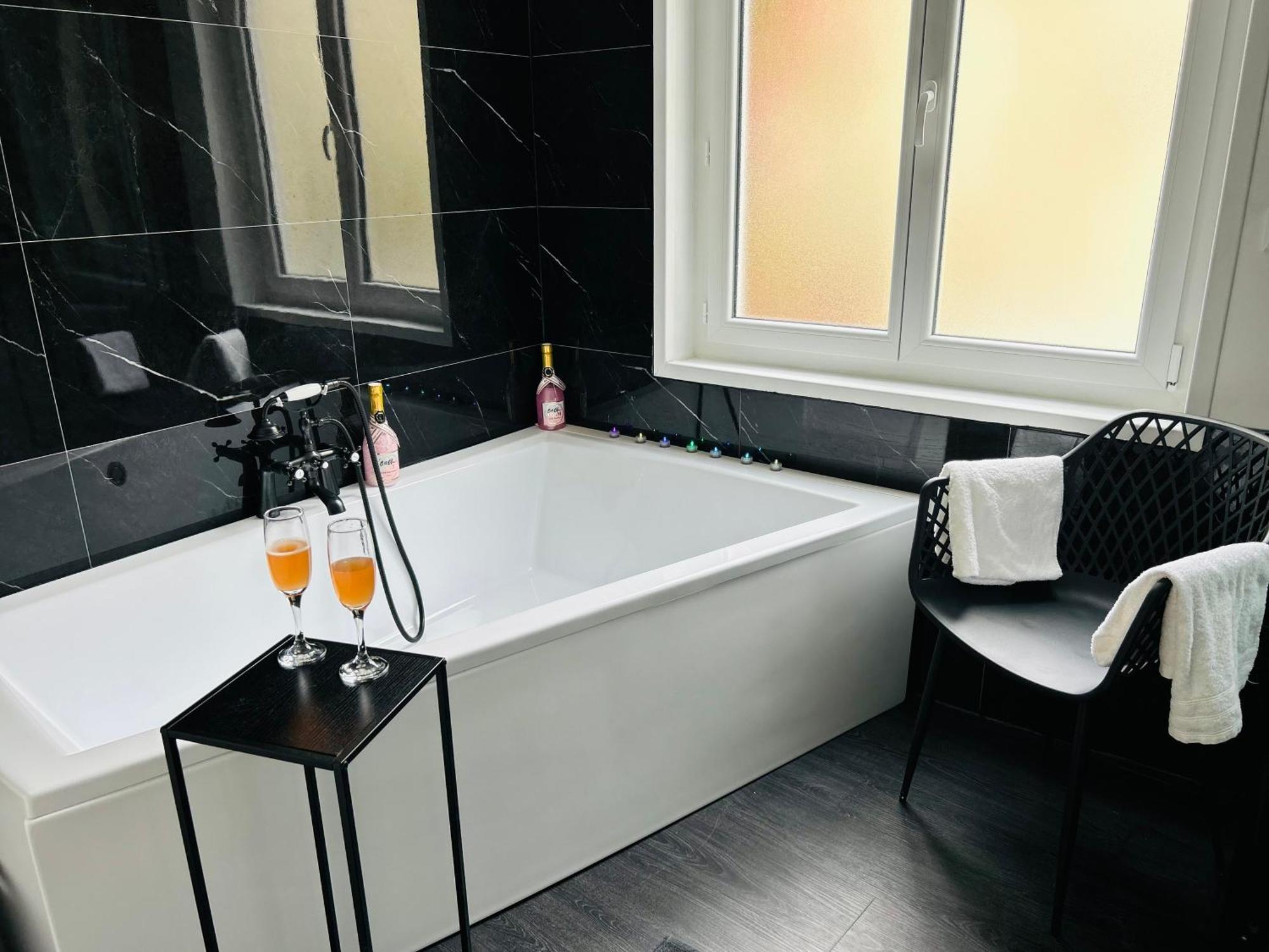 Love Room « L'Etreinte Doree » Illiers-Combray المظهر الخارجي الصورة